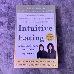 Intuitive Eating, 4th Edition: A Revolutionary Anti-Diet Approach